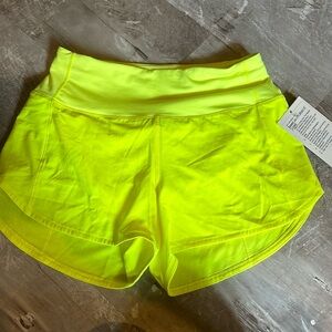 Luluemon Speed Up HR short 4" lined size 6
